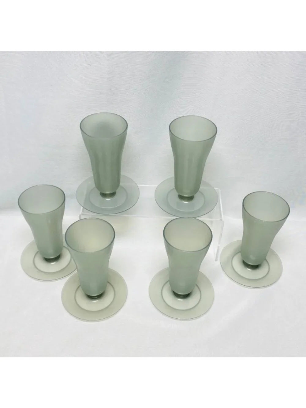 Tupperware 6 Smoke Gray Parfait/Dessert Cups With Matching Bases